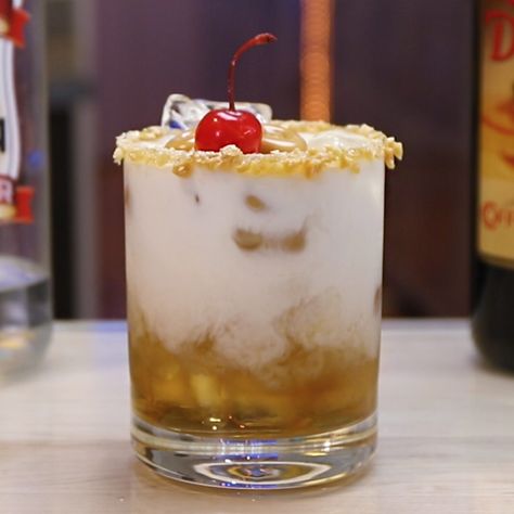 Butterscotch Cocktail, White Russian Recipe, White Russian Recipes, Drink Vodka, White Russian Cocktail, Coffee Liqueur, Vodka Cocktails Recipes, Tipsy Bartender, Yummy Alcoholic Drinks