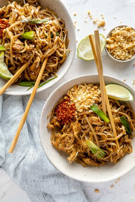 This authentic spicy chicken pad thai recipe brings your favorite take out noodles home, in under 30 minutes! Simple Pad Thai Recipe, Thai Express Pad Thai Copycat, Spicy Pad Thai Recipe, Pad Thai Noodles Recipe, Spicy Chicken Pad Thai Recipe, Pad Thai Recipe Chicken, Bangkok Chicken, Thai Noodle Recipes, Take Out Noodles