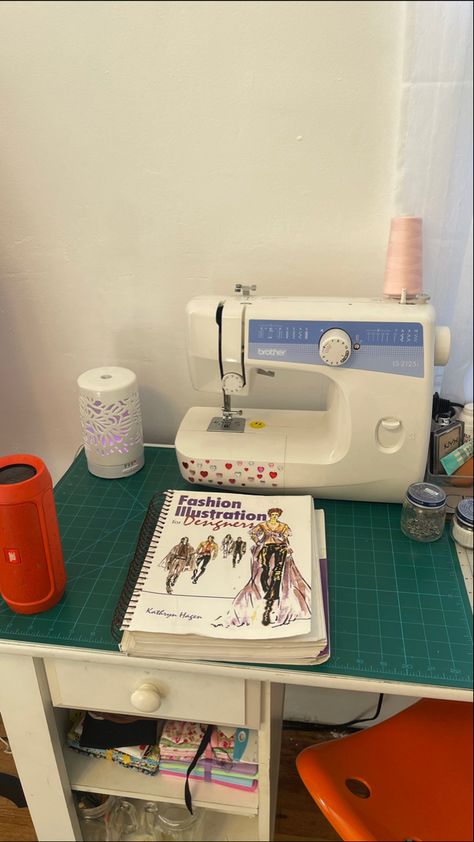 Fashion Design Notebook, Sewing Girl Aesthetic, Seamstress Aesthetic, Home Sewing Studio, Sew Aesthetic, Couture Aesthetic, Sewing Aesthetic, Fashion Major, Design Studio Workspace