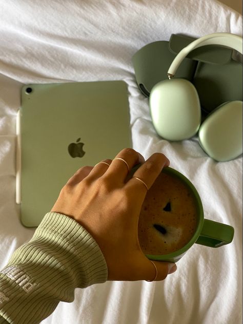 Sage Green Apple Headphones, Green Apple Airpods Max Aesthetic, Apple Airpods Max Green, Green Aesthetic Person, Apple Headphones Green, Airpod Max Green, Green Airpods Max Aesthetic, Green Ipad, Green Inspo