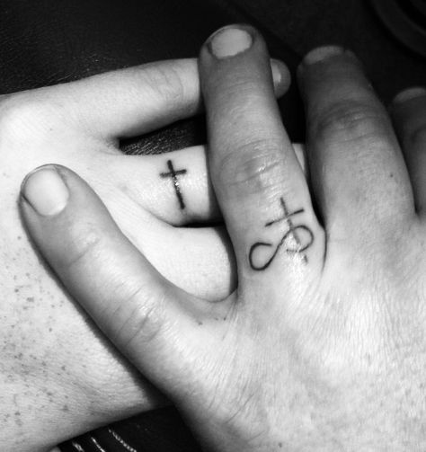 Wedding band tattoos. Christ first, us second! Nemesis Tattoo, Tato Salib, Ring Tattoo Designs, Wedding Band Tattoo, Tattoo Band, See Tattoo, Cross Wedding, Tato Jari, Ring Tattoo