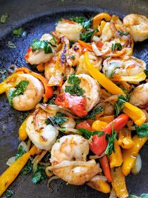 Mini Peppers Recipes, Pepper Recipes Healthy, Homemade Sweet Chili Sauce, Sweet Pepper Recipes, Pepper Shrimp, Seafood Boil Recipes, Food Recipes Easy, Mini Sweet Peppers, Running Mom