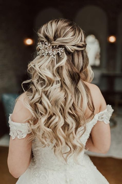 Hair Inspo Bangs, Bridal Hair Half Up Half Down, Bridal Hair Half Up, Blonde Wedding Hair, Bridal Hair Down, Half Up Wedding Hair, Wedding Hair Half, Wedding Hair Up, Hairstyles Indian