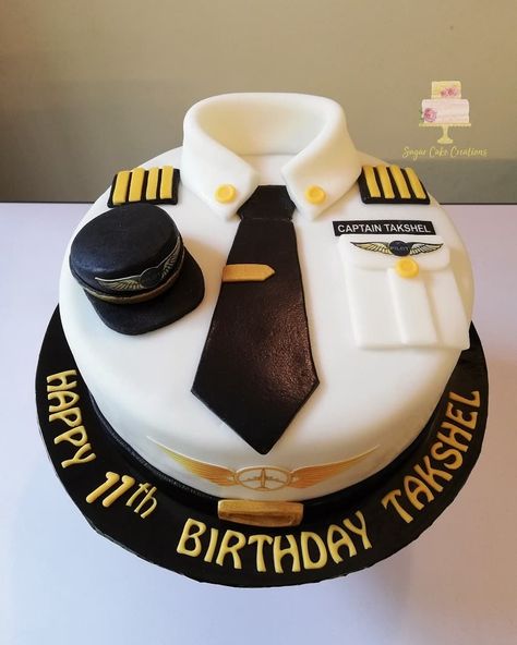 Aviation Themed Cake, Pilot Cake Design, Cake For Pilot, Pilot Cake Ideas, Pilot Birthday Theme, Pilot Theme Cake, Aviation Cake Ideas, Pilot Birthday Cake, India Cakes