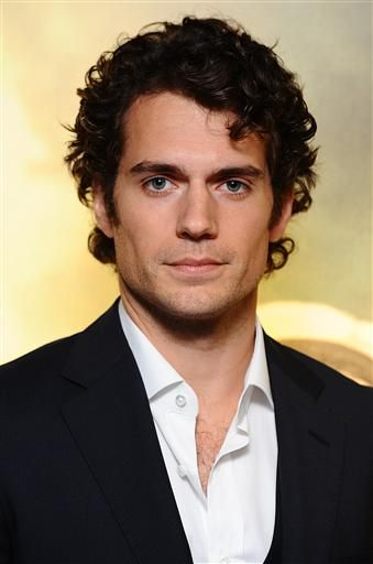 Henry Cavill Medium Curly Hairstyles, Curly Hairstyles For Men, Fancy Aesthetic, Male Haircuts Curly, Mens Hair Colour, Medium Curly, Naturally Curly Hair, Hollywood Men