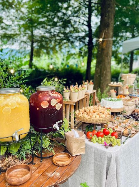 Garden Wedding Buffet Table, Outdoor Wedding Foods, Backyard Wedding Food, Boozy Ice Pops, Costco Food, Barbecue Sides, Food Set Up, Costco Meals, Reception Food