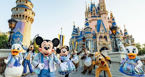 Best Cruises, Disney 50th Anniversary, Disney World Characters, Disney World Restaurants, Disney World Magic Kingdom, Disney Restaurants, Disney Epcot, Disney Vacation Club, Mickey Y Minnie