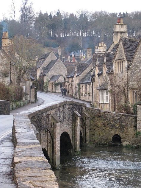 The beautiful streets of Castle Combe, Bath, England  Visit http://travelwithmeraki.com/ for more travel inspiration Castle Combe, Medieval Village, Bath England, Village Photography, United Kingdom Travel, Beautiful Streets, English Countryside, England Travel, Burgos