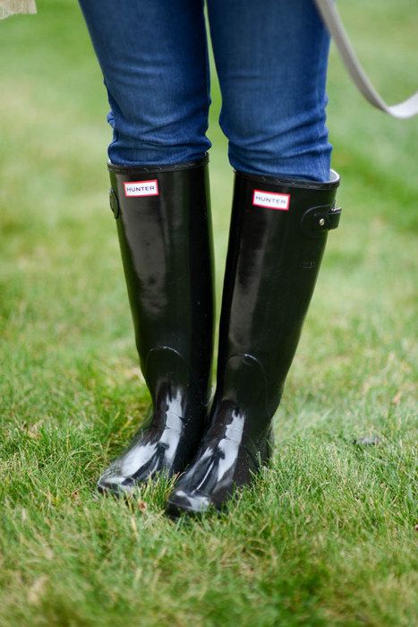 Hunter Outfit, Striped Scarves, Boot Socks, Hunter Boots, Cozy Sweaters, Michael Kors Bag, Rubber Rain Boots, Rain Boots, Michael Kors