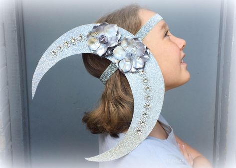 Silver Moon Costume, Moon headband, moon headpiece, costumes for women, costumes for girls, solar system party, 1920s headpiece, 1920s moon by Hairfetti on Etsy https://www.etsy.com/listing/559864999/silver-moon-costume-moon-headband-moon Angel Headpiece, Fall Fairy Costume, Moon Headpiece, Space Girl Costume, Celestial Headpiece, Moon Headband, Peacock Headband, Starfish Hair Clip, Moon Costume