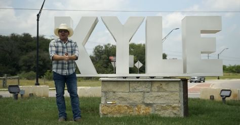 City Calls For People Named Kyle To Gather For World Record-Breaking Event | 12 Tomatoes 12 Tomatoes, People Names, World Records, Tomatoes, The City, Texas