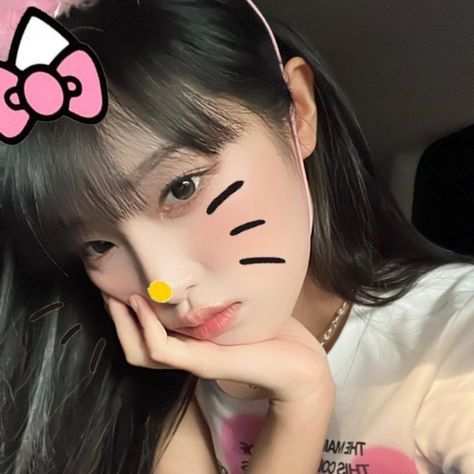 ✰choi yena icon✰ Iz One Yena, Iz One Icons, Choi Yena, Beauty Pop, Me As A Girlfriend, Girl Talk, Iz One, Girl Icons, Cute Icons