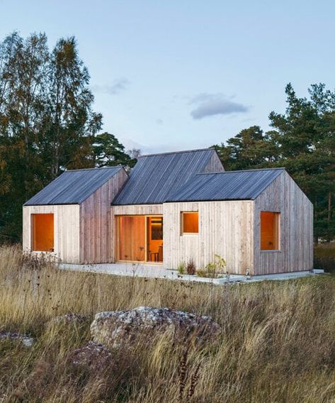 Chalet Modern, Skylight Design, Field House, Swedish House, Small Farmhouse, Design Fields, Timber House, Wooden House, Architecture Photo