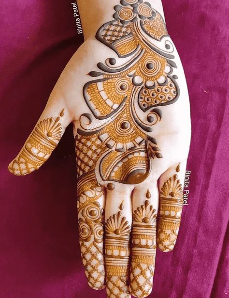 Siders Mehendi, Henna Design Tutorial, Stylish Back Hand Mehndi, Bridal Henna Design, Back Hand Mehndi Design, Beautiful Mehndi Designs, Hand Mehndi Designs, Back Hand Mehndi, Mehndi Designs 2018