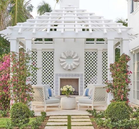 Beach Patio, Glam Pad, Photo Summer, Beautiful Patios, Garden Route, Pergola Patio, Kew Gardens, Garden Stool, Back Patio