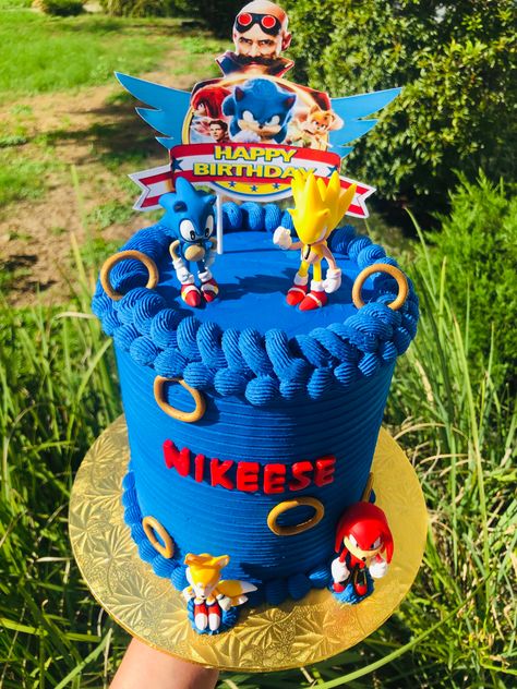 Sonic The Hedgehog Cake Buttercream, Sonic Birthday Cake Boys, Sonic Cakes For Boys, Dj Sonic, Super Sonic Cake, Pretty Cake Ideas, Super Sonic The Hedgehog, Publix Cakes, Christmas Chocolate Desserts