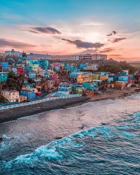 Discover Puerto Rico on Instagram: “La Perla is the pearl of San Juan, perfectly capturing how our culture is as beautiful as its setting! 📸 Photo by: @sousa_pr” Puerto Rico Aesthetic, San Juan Beach, Puerto Rico Island, Puerto Rico Beaches, Puerto Rico Pictures, Puerto Rico Trip, Puerto Rico Vacation, Puerto Rico History, Puerto Rico Art