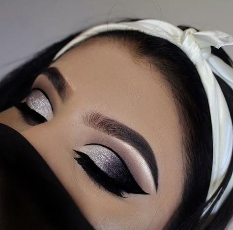 Makeup Smoky Eyes, Smoky Eyes Makeup, Eye Makeup Trends, Black Smokey Eye Makeup, Smoky Eye Makeup Tutorial, Eye Makeup Images, Hazel Eye Makeup, White Eyeshadow, Eye Makeup Styles