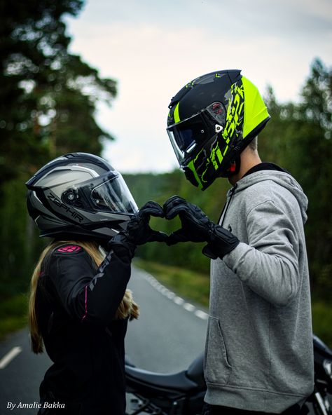 Cute Couple Bike Pictures, Motocycle Photoshoot Couple, Couples Motorcycle Photoshoot, Motorcycle Photography Couples, Couple Motorcycle Photoshoot, Motor Photoshoot, Motorcycle Couple Photography, Motorcycle Shoot, Motorcycle Couple Pictures