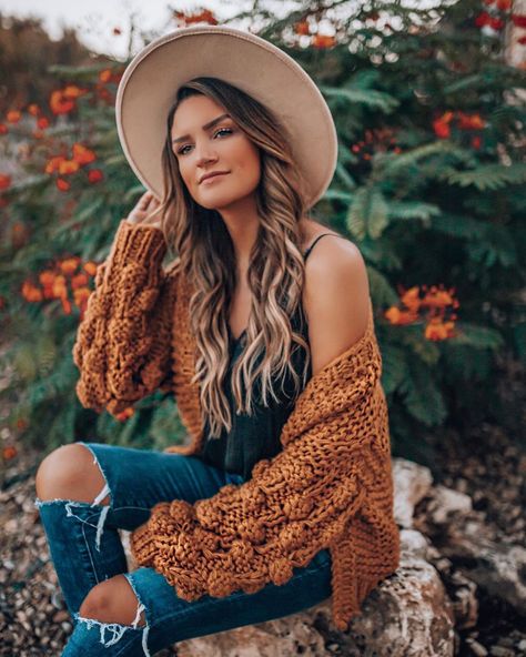 #momstyle #chunkycardigan #bubblecardigan #fallstyleinspo #fallstyle #momblogger #fashionblogger #texasblogger Rust Cardigan Outfit, Bubble Sleeve Sweater, Rust Cardigan, Dusty Lavender, Nature Photoshoot, French Outfit, Chunky Cardigan, Cute Fall Outfits, Outfit Inspo Fall