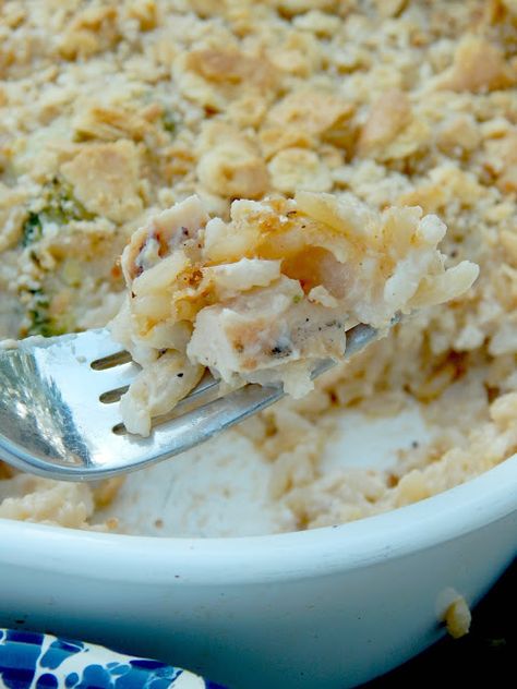 Alfredo Chicken And Rice Casserole, Alfredo Rice Casserole, Alfredo Rice Recipes, Chicken Alfredo Rice Casserole, Chicken Alfredo Rice, Alfredo Rice, Chicken Croissant, Jarred Alfredo Sauce, Chicken Flavored Rice