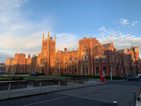 #queens #university #goldenhour #belfast #aesthetic Queens University Belfast Aesthetic, Queens Belfast, Belfast Aesthetic, Queens University Belfast, Comp Sci, Medicine University, Queens University, University Aesthetic, Queen's University