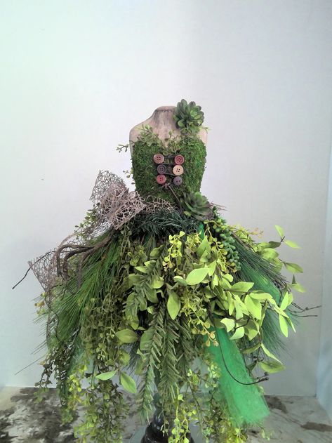 Mannequin Dress Form Tree Seamstress Gift Dress Form - Etsy Dress Form Decor Ideas, Moss Decor Ideas, Enchanted Forest Centerpieces, Plant Dress, Fern Dress, Dress Form Decor, Wire Dress Form, Mother Nature Costume, Mannequin Decor