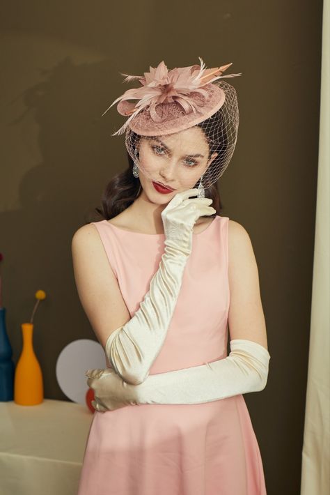 It is a timeless and elegant fascinator hat, beautifully decorated with birdcage veil and feathers.
#babeyond #derbyhat  #royalhat #pillboxhat #fascinators Civil Dresses, High Tea Hats, Victoria Costume, Winter Tea Party, Elegant Fascinator, Civil Dress, Hat Veil, Hat With Veil, Veil Crystal