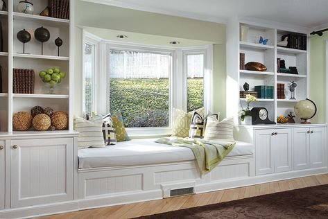 How to Create a Beautiful Yet Functional Bay Window Seat Bay Window Seat Ideas, Window Chair, Bedroom Window Seat, Bay Window Living Room, Built In Window Seat, Window Seat Kitchen, Design Ložnic, Bay Window Seat, Window Seat Design