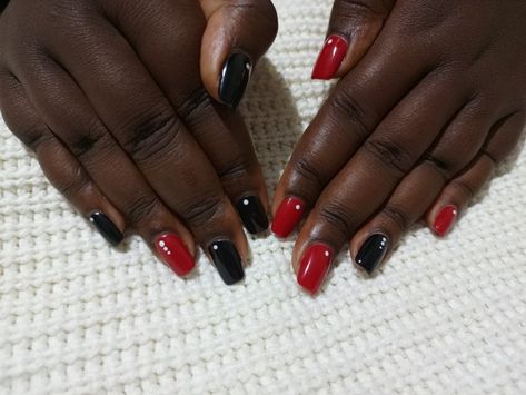 Black and red gel design Alternating Nail Color, Simple Red And Black Nails, Nails Black And Red, Black Nail Varnish, Red And Black Nail, Black And Red Nails, Solid Color Nails, Beauty Nails Design, Color Nails