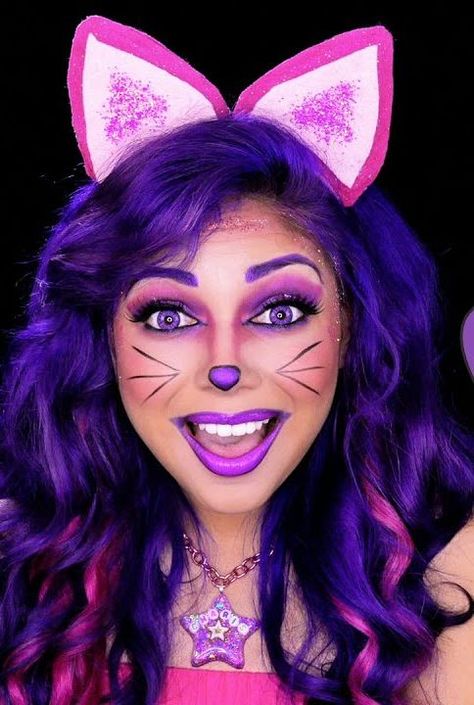 cheshire cat makeup Creepy Mad Hatter, Makeup Halloween Simple, Diy Alice In Wonderland Costume, Wonderland Costume Ideas, Alice In Wonderland Costume Ideas, Alice Makeup, Cat Costume Makeup, Mad Hatter Makeup, Diy Alice In Wonderland