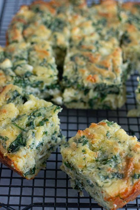 Quiche Squares, Spinach And Cheese Quiche, Fun Cheesecake, Spinach Brownies, Recipes Quiche, Quiche Bites, Chicken Quiche, Feta Quiche, Greek Spinach