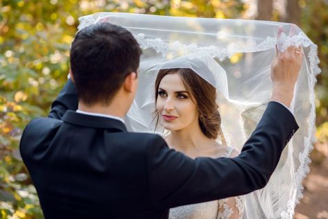 Groom lifts bride's veil Veil Over Face, Groom Crying, Dream Proposal, Bride Veil, Beautiful Witch, Groom Photos, Wedding Proposals, The Worst Witch, Bride And Groom Photos