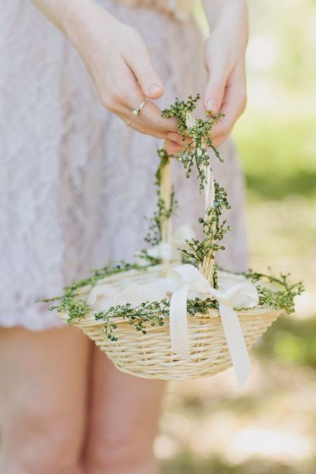 Flower Girl Basket Ideas, Spring Wedding Accessories, Flower Girl Dresses Champagne, Flower Girl Petals, Wedding Flower Girl Basket, Princess Flower, Flower Girl Baskets, Anemone Flower, Flower Girl Basket