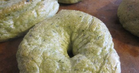 Bagels Bread Machine, Spinach Parmesan, Bagel Bread, Bagel Cream Cheese, Bagel Sandwich, Bagel Recipe, Bread Machine Recipes, Spinach And Cheese, Frozen Spinach