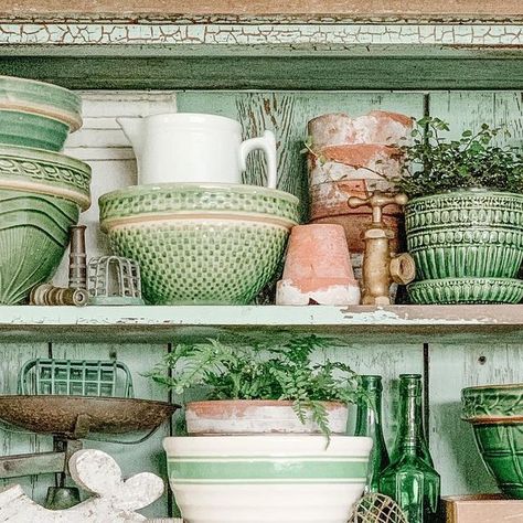 Vintage Green Decor, Green Dishware, Green Farmhouse Decor, Vintage Green Kitchen, Open Sideboard, Antique Booth Displays, Green Aurora, Iron Stone, Hutch Decor