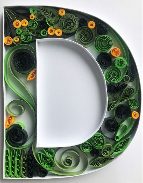 Initial D greens and yellow quilling. https://www.facebook.com/RJpapercrafts/ Paper Quilling Alphabet, Paper Quilling Letters Alphabet Initials, Paper Letters, Quilling Letters, Paper Quilling For Beginners, Origami And Quilling, Pretty Letters, Paper Quilling Patterns, Paper Home