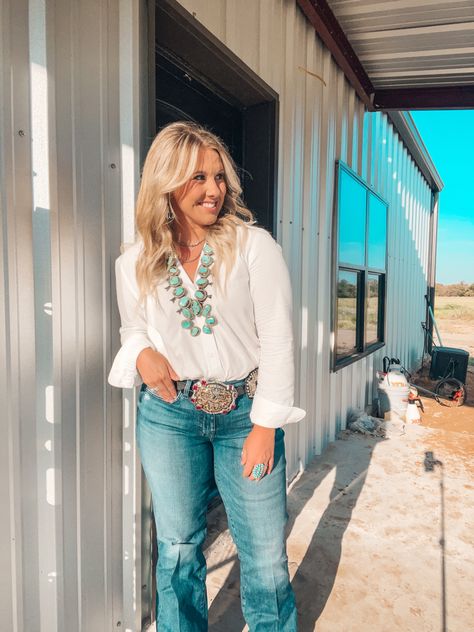 Western Spring 2024 Fashion Trends, Cowgirl Work Outfit, Dressy Western Outfits Women Classy, Western Jacket Outfit, Southwest Outfits Women, Pearl Snap Shirts Women Outfit, Western Outfits Women Spring, Western Plus Size Outfits, Western Capsule Wardrobe