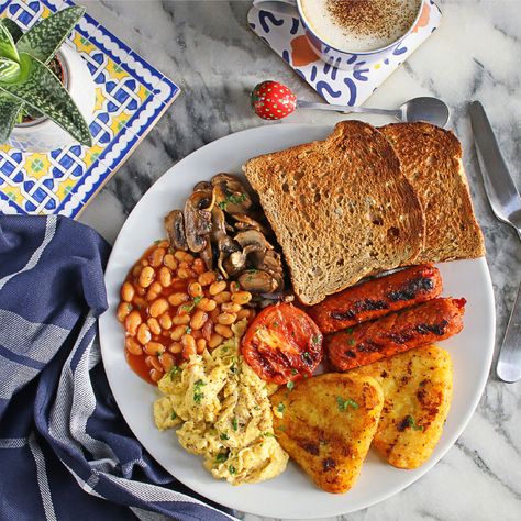 Vegetarian English Breakfast | www.veahero.com English Breakfast Ideas Vegetarian, Vegan British Breakfast, British Breakfast Aesthetic, Vegan English Breakfast, Vegetarian Full English Breakfast, English Breakfast Aesthetic, English Breakfast Recipes, English Breakfast Ideas, Healthy English Breakfast