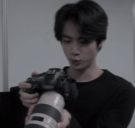 Seokjin Pfp Aesthetic, Jin Pfp Aesthetic, Jin Asthetic Picture, Bts Jin Photos, Jin Aesthetic Pics, Bts Aesthetic Pfp, Jin Cute Pics, Seokjin Pfp, Bts Pfp Aesthetic