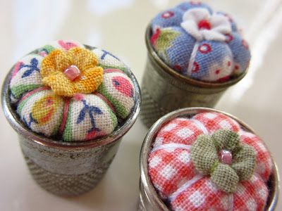 Thimble Crafts, Thimble Art, Diy Pin Cushion, Felt Flower Tutorial, Retreat Gifts, Spool Crafts, Pin Cushions Patterns, Needle Books, All That Remains