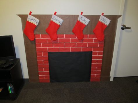 I Wanna Major in Crafts: Paper Fireplace Paper Fireplace For Classroom, Classroom Crafts For Kids, Paper Fireplace, Fireplace Christmas Decor, Diy Christmas Fireplace, Xmas Fireplace, Fireplace Christmas, Diy Preschool, Christmas Apartment