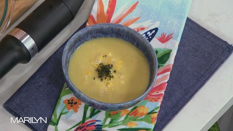 Corn soup Oyster Chowder, Conch Chowder, Parsley Soup, Cream Of Onion Soup, Kid Friendly Salad, Mary Berg, Tv Recipes, Asian Dinners, Quick And Easy Soup