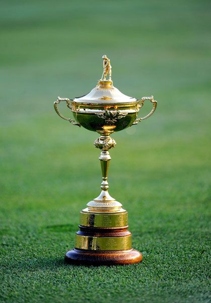 The Ryder Cup Championship trophy. A regular international golf championship takes place between the USA and Great Britain golf teams. Ryder Cup Golf, Top Golf Courses, Golf Buggy, Golf Net, Sports Trophies, Golf Trolley, Used Golf Clubs, Golf Rules, Golf Club Sets