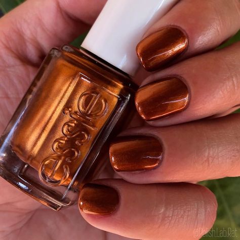 Burnt Orange Shimmer Nails, Essie Rust Worthy, Burnt Orange Metallic Nails, Fall Nails Ideas Orange, Dark Copper Nails, Rust Nail Polish, Shiny Orange Nails, Orange Glaze Nails, Fall Nails 2023 Orange