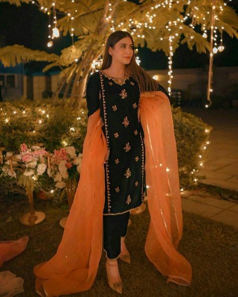 Black Dress Design, Asian Wedding Dress Pakistani, Velvet Dress Designs, Asian Bridal Dresses, Latest Dress Design, Pakistani Fashion Party Wear, Pakistani Fancy Dresses, Pakistani Dresses Casual, Beautiful Pakistani Dresses