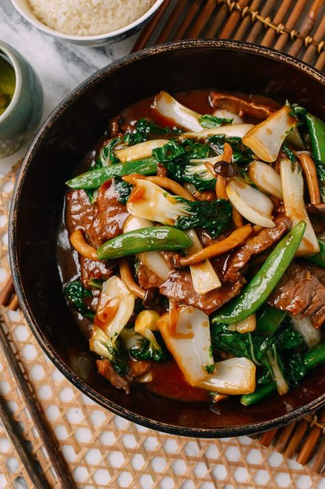 Chinese Beef Stir Fry, Beef Stir Fry Recipes, Woks Of Life, The Woks Of Life, Asian Stir Fry, Chinese Vegetables, Mapo Tofu, Beef Stir Fry, Woks