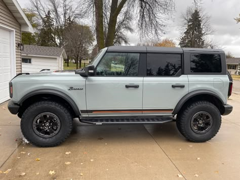 Ford Bronco New, Outerbanks Bronco, Ford Bronco 2021, Mom Cars, Blue Ford Bronco Aesthetic, New Ford Bronco, Bronco Ford 2022 Interior, Ford Bronco Aesthetic, Bronco Cactus Grey