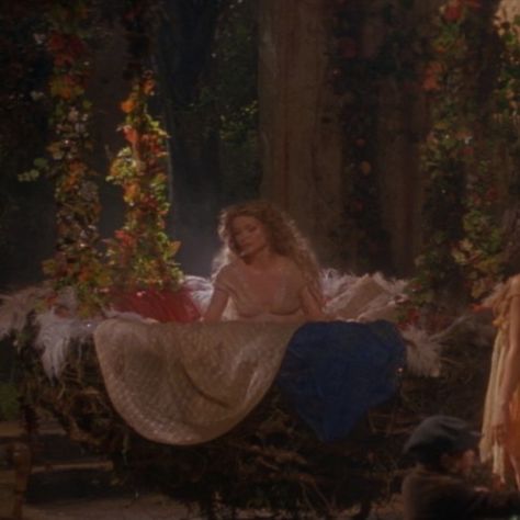 Michelle Pfeiffer Midsummer Nights Dream, Mid Summers Night Dream Aesthetic, A Midsummer Night's Dream 1999, Midsummer Nights Dream Party Theme, Midsummer Photoshoot, A Midsummer Night's Dream Aesthetic, Midsummer Nights Dream Aesthetic, Midsummer Night's Dream Movie, Othello Art