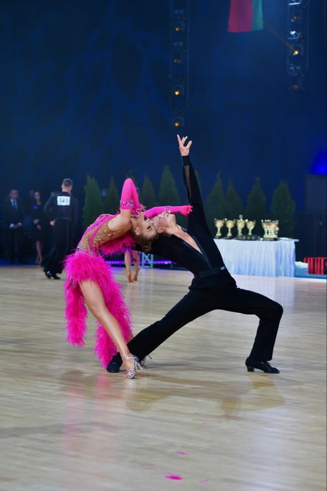 Ballroom Dancing Aesthetic, Latin Dancing, Dance Makeup, Dance Stuff, Ballroom Dance Latin, Ballet Dance Videos, Dancing Aesthetic, Latin Ballroom, Ballroom Dancing